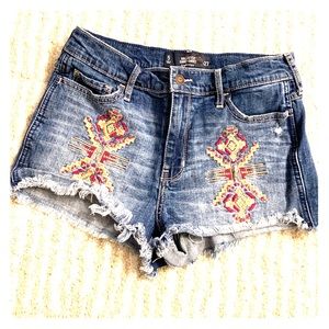 Hollister Short-Short High rise embroidered shorts